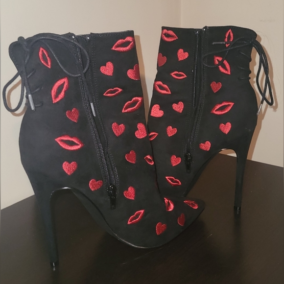 Kisses Boots - Picture 6 of 7